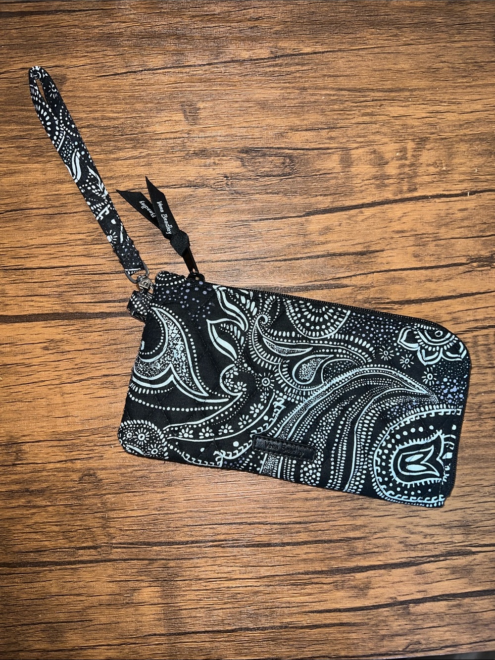 Vera Bradley‎ Black & White Paisley Wristlet- OS